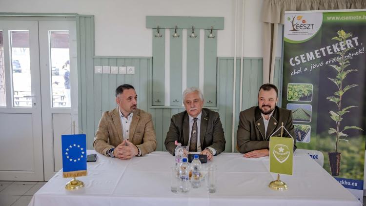 A szakmai fórumok kulcsfontosságúak az erdészeti ágazat klímaadaptációs stratégiáinak kidolgozásában.