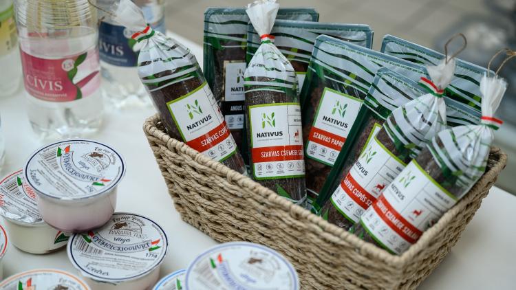 A Nativus Vadhúsfeldolgozó termékei a debreceni beszállítói fórumnak köszönhetően kerültek az Auchan polcaira.