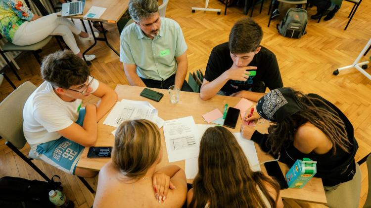A SOILATHON versenyen a csapatok innovatív megoldásokat dolgoztak ki a szénmegőrző gazdálkodás kihívásaira. A SOILATHON versenyen a csapatok innovatív megoldásokat dolgoztak ki a szénmegőrző gazdálkodás kihívásaira.